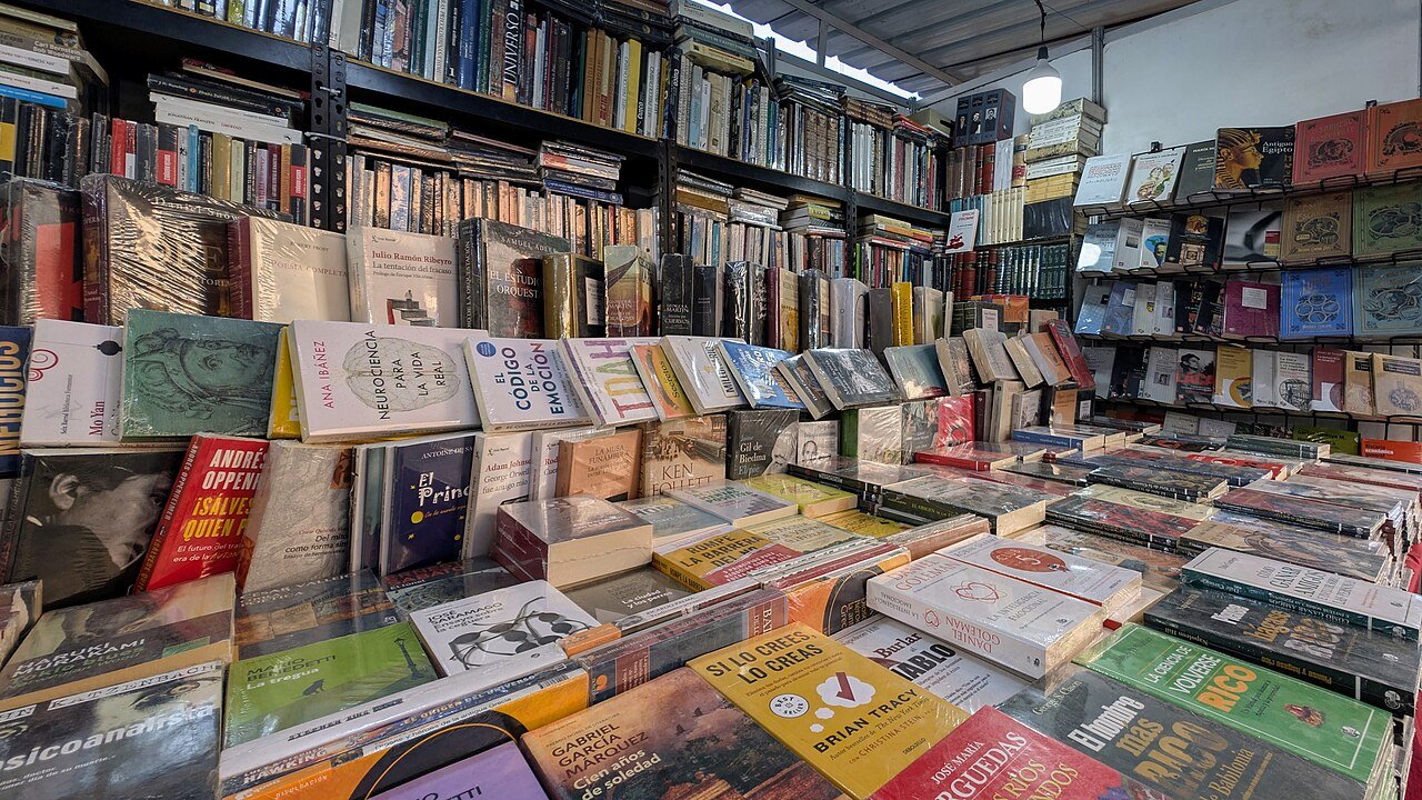 Libros a la venta en una feria del libro