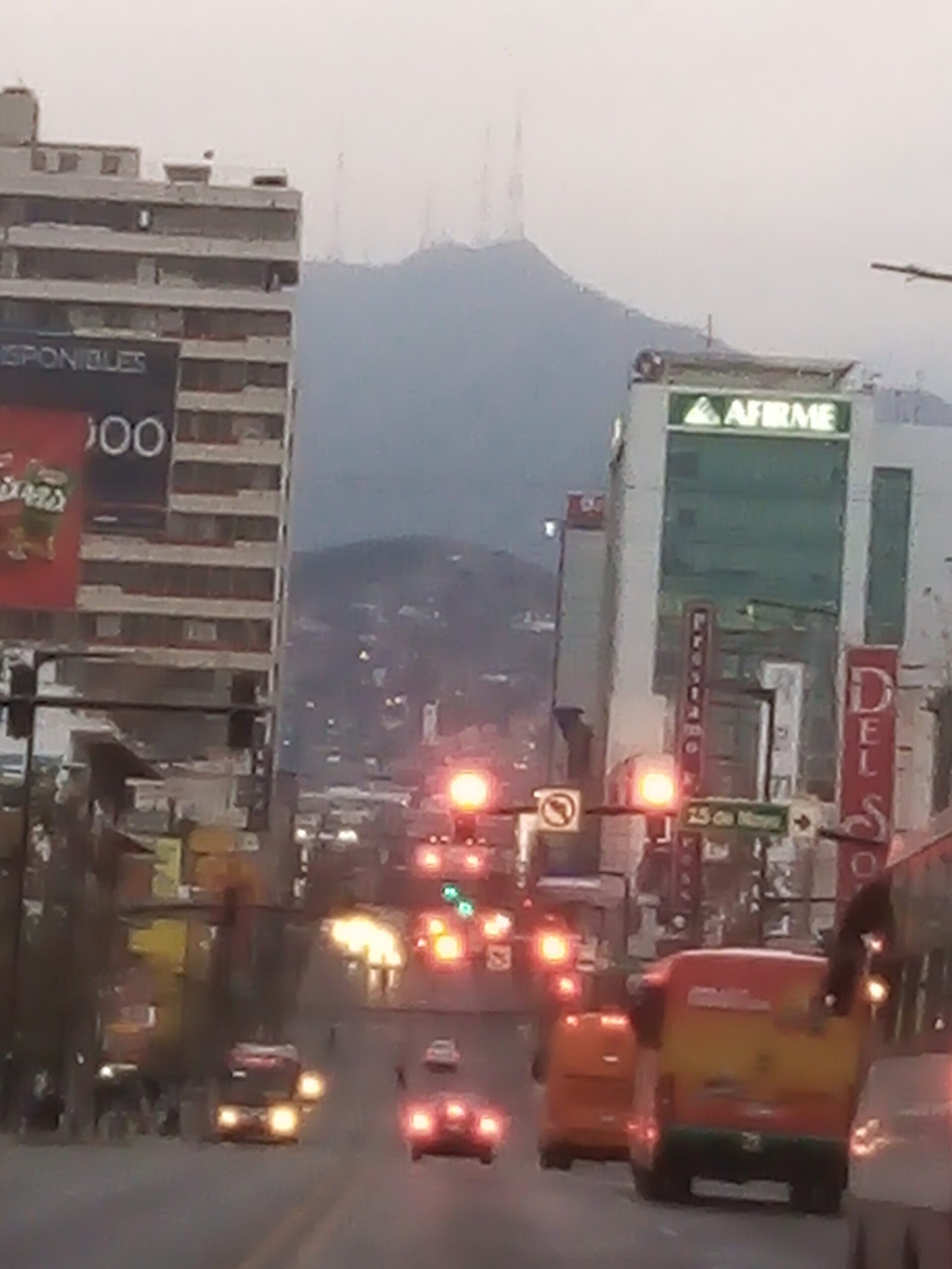 Vista de las calles del centro de Monterrey, Nuevo León.