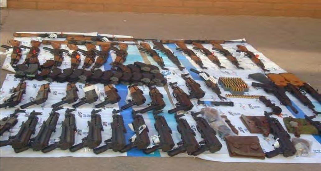 Armas de fuego decomisadas por militares mexicanos durante un operativo (foto de archivo).