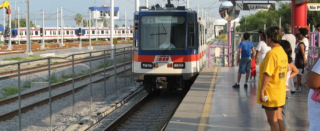 Reportan trenes varados y aglomeraciones en la Línea 1 del Metro de Monterrey