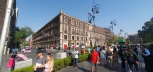 Fachada del Nacional Monte de Piedad en la Ciudad de México