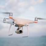 Dron cuadricóptero en vuelo, similar a los usados por la División Águilas de la Policía de Monterrey