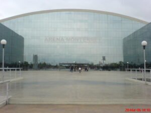 Fachada de la Arena Monterrey, donde Grupo Frontera abrirá una tercera fecha