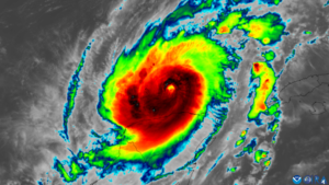 Imagen satelital de un huracán en el golfo de México, similar al huracán Isaías