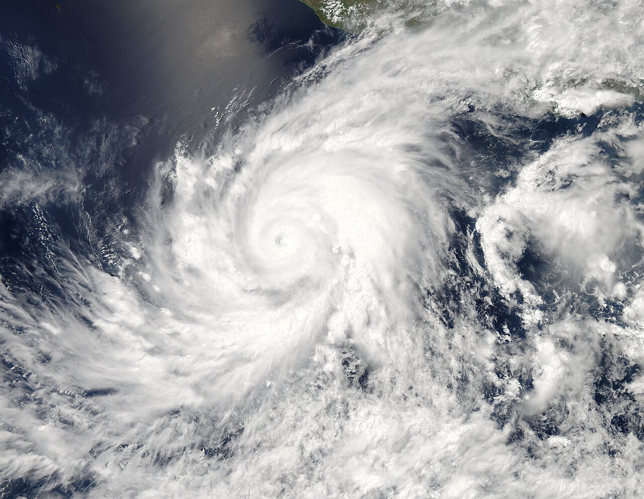 Simón ya es huracán categoría 4; amenaza a Colima, Michoacán y Jalisco