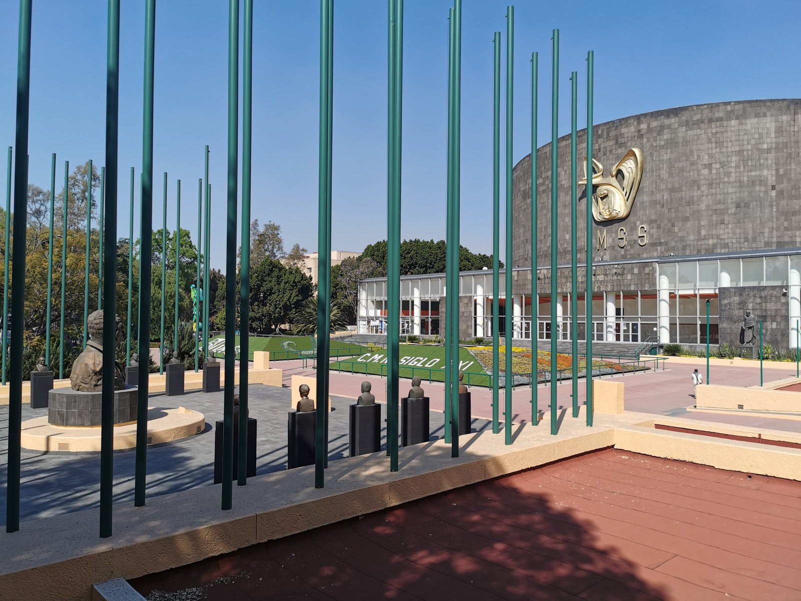 Centro Médico Nacional Siglo XXI, punto de partida de la megamarcha de trabajadores del IMSS.