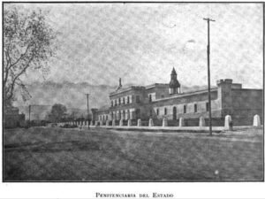 Fachada de la Penitenciaría del Estado de Nuevo León, imagen ilustrativa del sistema penitenciario mexicano.