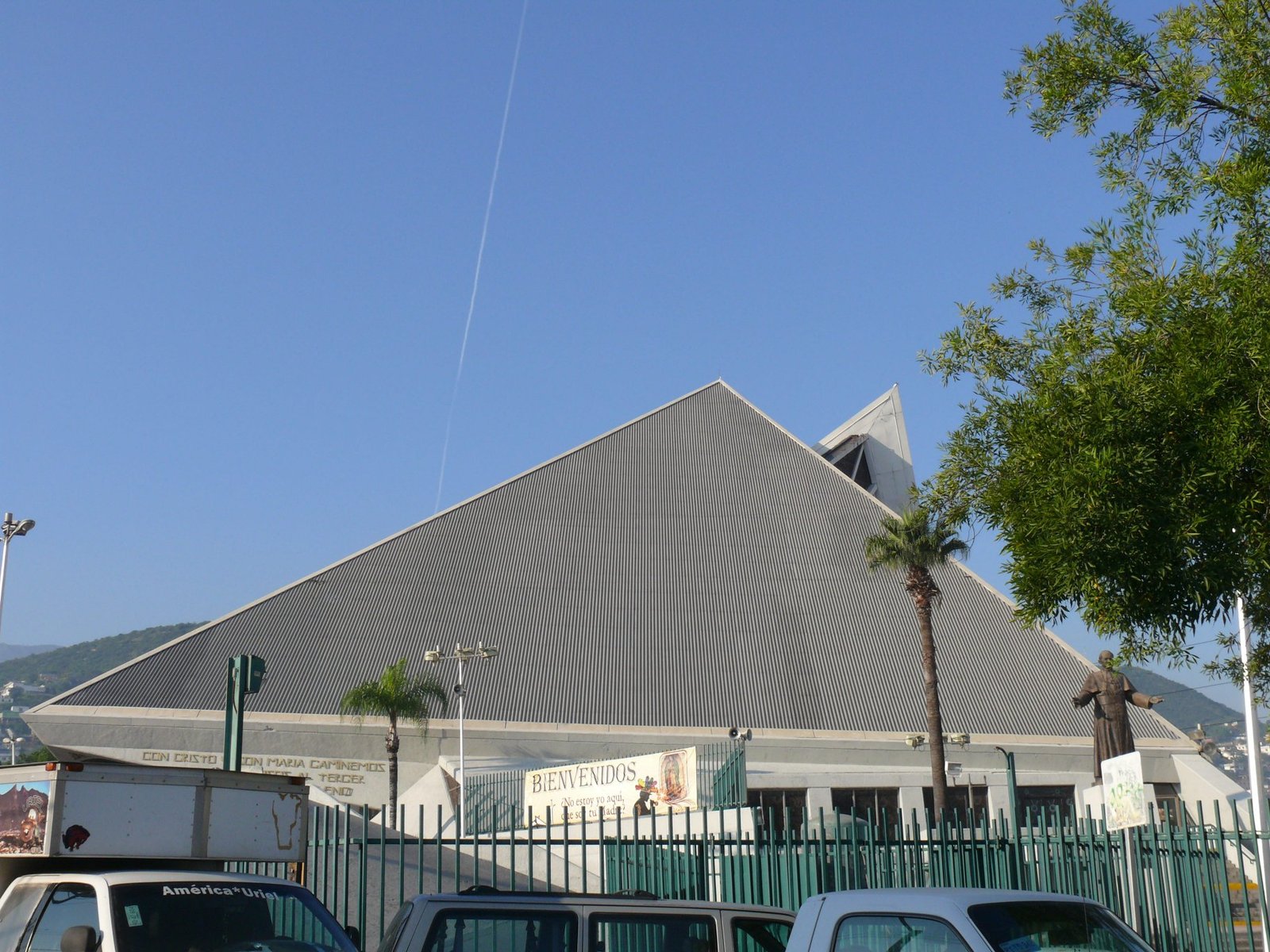 La Basílica de Nuestra Señora de Guadalupe en la colonia Independencia, en Monterrey.