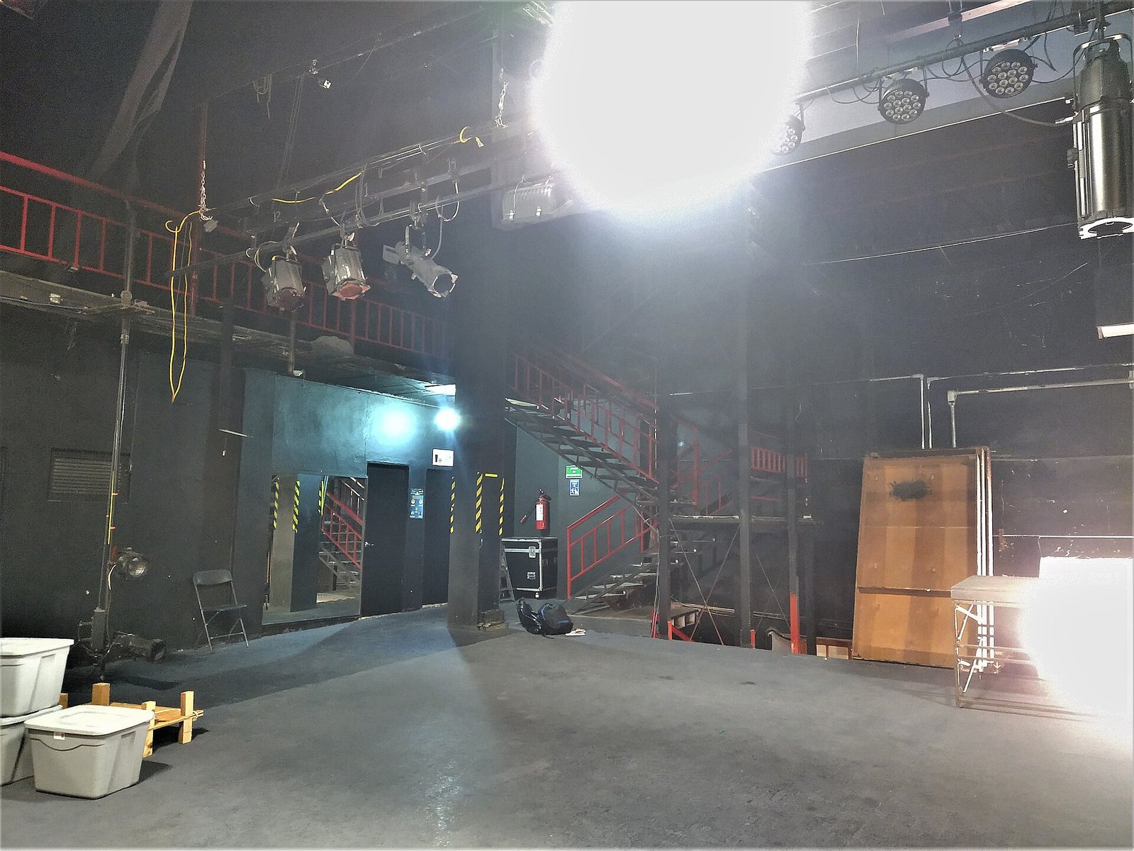 Interior de un teatro visto desde el escenario
