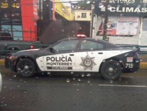 Patrulla de policía en Monterrey