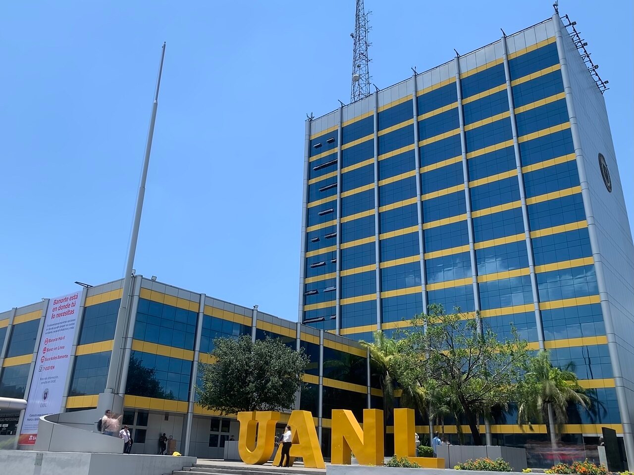 García y la UANL entregan nueva unidad académica sobre Avenida Lincoln